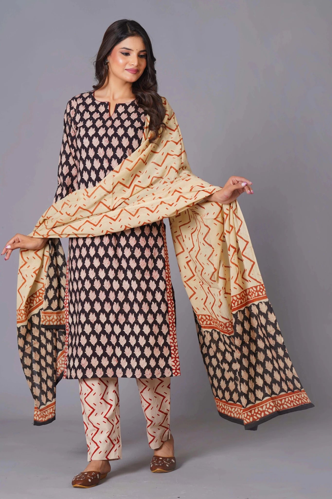 Noir Leaf Handblock Cotton Suit Set - Himdim Wear