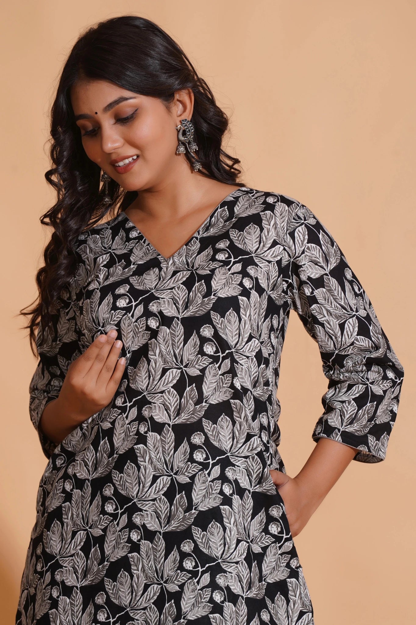 Women's Monochrome Leaf Print A-Line Kurta Set - Himdim Wear
